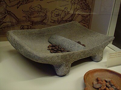 Metate and mano from the Mayan period. Chocolate Museum, Bruges.