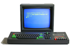 Amstrad CPC 464, CTM 640 színes monitorral