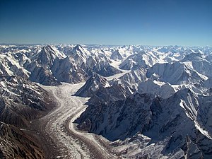Luftbild des Baltoro-Gletschers