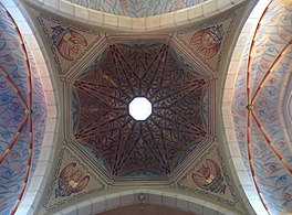 Chiesa di San Vitale a Castelnovo di Isola Vicentina, decorazioni della cupola sopra il coro. Ai quattro vertici si possono riconoscere l'iconografia stilizzata dei quattro evangelisti.