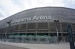 Der Haupteingang der Groupama Aréna im Oktober 2014