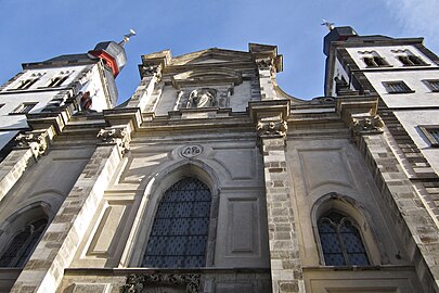 Namen-Jesu, Bonn, 1686–1704: barocke Fas­saden­gliede­rung, „hoch­gotische“ Fenster, „roma­nische“ Schallöffnungen