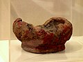Bol laqué de rouge (actuellement -en 2012- le plus ancien objet laqué). Musée du Zhejiang