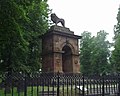 Welsford-Parker Monument, llevantáu en Halifax (Nueva Escocia, Canadá) pa conmemorar la victoria británica na guerra de Crimea.