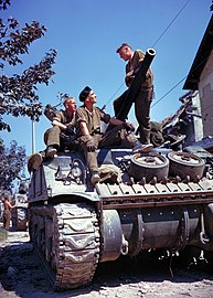 Tanc Sherman yn Normandi ym Mehefin 1944