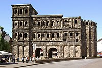 Porta Nigra dinspre oraș