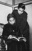 Mit seiner Groß­mutter Teimei (1949)