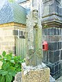 Rosnoën : statue Vierge de Pitié (reste de l'ancien calvaire de Roland Doré).