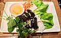 طبق ورق العنب الفيتنامى باو نونغ لالوت.