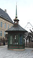 Narvesens «Tårnkiosk», modell 1897, nå på Folkemuseets torg. Foto: Lars Roede, 16. april 2011.