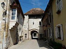 Photographie montrant la tour de la Poterne, vue de l'intérieur de l'ancien château