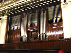 Binaan organ di Victoria Concert Hall, Singapura.