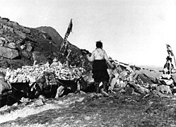 Lhapsa au passage du col de Nathu en 1939.