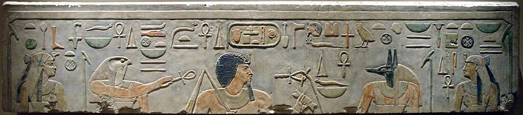 Reliëf van kalksteen en verf van Amenemhat I en goden (ca. 1981-1952 v. Chr.), Metropolitan Museum of Art, vindplaats begrafenis tempel van El-Lisht