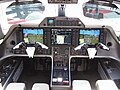 Il cockpit di un Phenom 100.