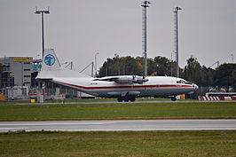 Een Antonov An-12 van Ukraine Air Alliance