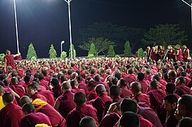 Débats la nuit en 2017.