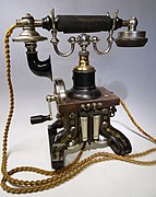 Ericssons Skelett-Telefon von 1892, auch genannt Taxen (der Dackel)