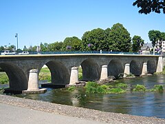 Pont de 7 arches de plein cintre, construit de 1827 à 1832, Saint-Florent-sur-Cher.