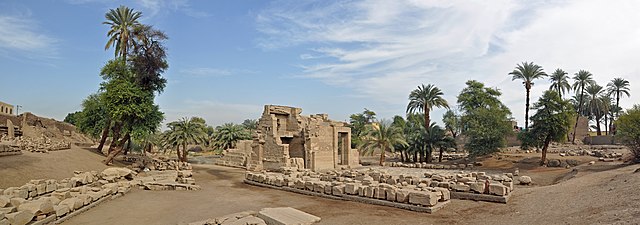 De tempel van Tod, volledig herbouwd door Senoeseret I