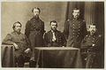 Generál Ulysses S. Grant (sedící uprostřed) a Ely Samuel Parker, Adam Badeau, Orville Elias Babcock, Horace Porter