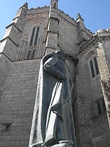 Estatua del rey Sancho delante de la Catedral de Guarda.