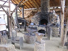 Fragua del chantier medieval de Guédelon.