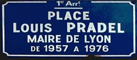 Voir la plaque.