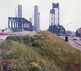 De oude en de nieuwe Spijkenisserbrug in 1977