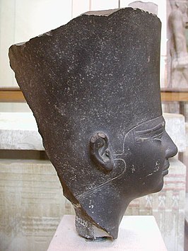 Hoofd van een beeld van grauwacke van farao Oeserkaf Egyptisch Museum