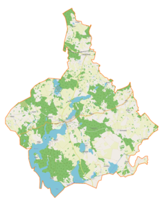 Mapa konturowa gminy Ryn, po prawej nieco na dole znajduje się punkt z opisem „Prażmowo”