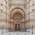 Porte principale de la cathédrale. Mars 2021.