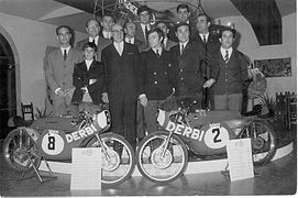 El 1969 amb Nieto, l'equip oficial i directius de Derbi