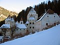 Die Westseite der Burg von der Skiabfahrt aus