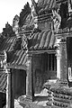 Voûte sur piliers et mur sur trois degrés. Angkor Vat, 2e enceinte[47]