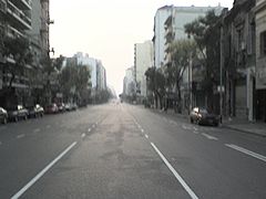 Av. Independencia y Combate de los Pozos. Vista hacia el este