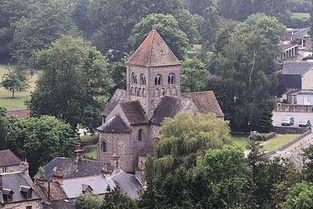 L'église Notre-Dame-sur-l'Eau dans la ville basse de Domfront.