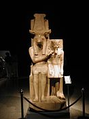 Statue fra Det nye rike viser farao Amenhotep III med Sobeks solform, sannsynligvis Sobek-Horus. Museet i Luxor.