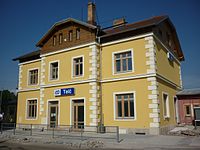 Samo vogalni bloki, z dolgimi in kratkimi deli, na češki železniški postaji
