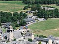 L'église et la mairie.