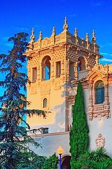 Vue de San Diego: une tour d'un bâtiment du musée dans le parc Balboa