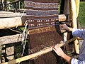 Attività sperimentale di tessitura su telaio verticale a pesi, Parco della Terramara di Montale