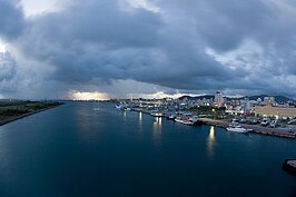 De baai gezien vanaf Southern Gate Bridge.