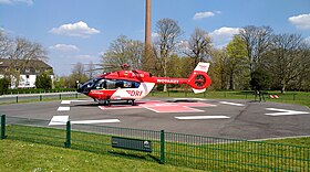 Christoph Thüringen auf dem Hubschrauberlandeplatz des Alfried Krupp Krankenhauses in Essen