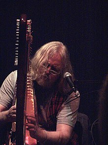 Williamson performing in 2009