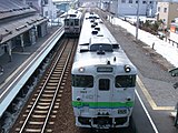 当駅で交換するキハ54形とキハ40形普通列車（2007年4月）