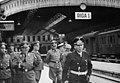 Лозе (в окулярах) на ризькому вокзалі (1944)