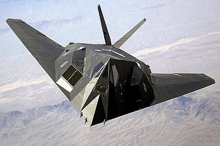 F-117夜鷹戰鬥攻擊機的V型尾翼