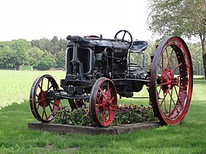 Oude tractor langs de Ripseweg