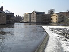 Le Motala Ström traversant les anciens quartiers industriels de Norrköping